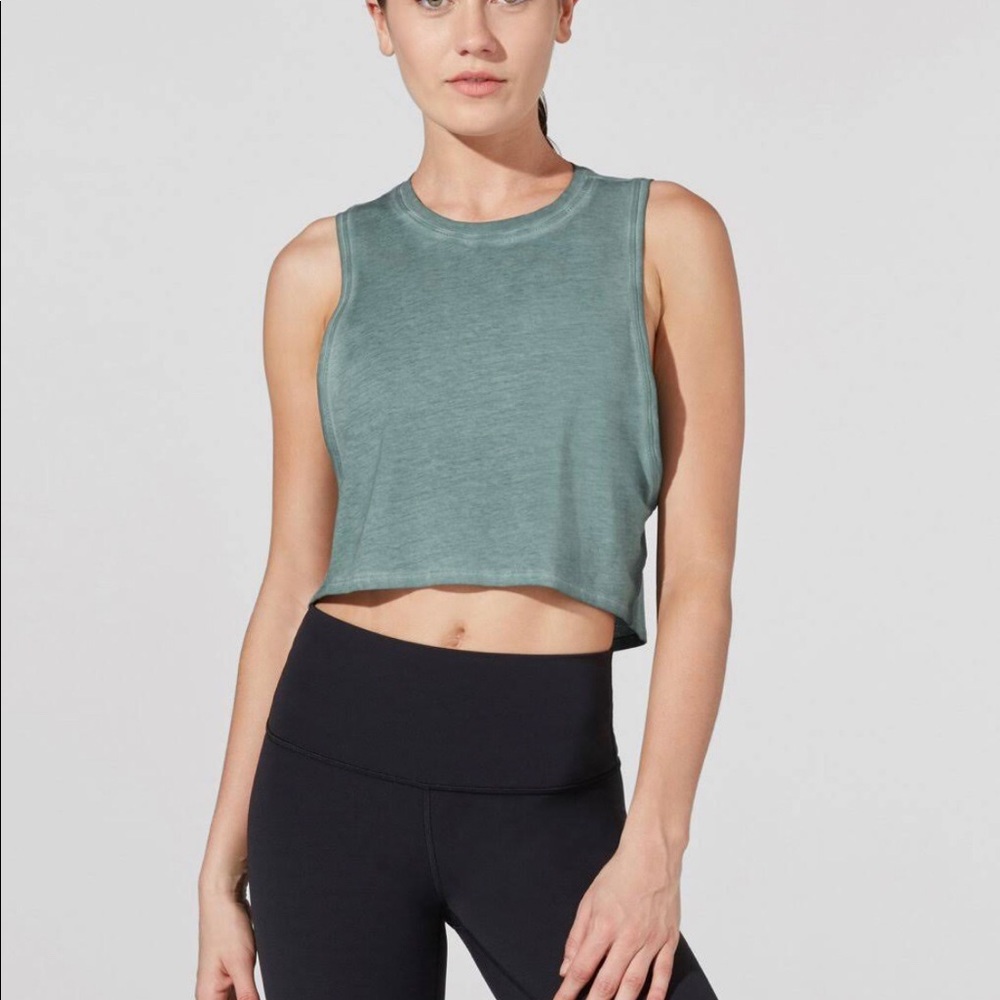 Lululemon cut back crop tank Size: 6